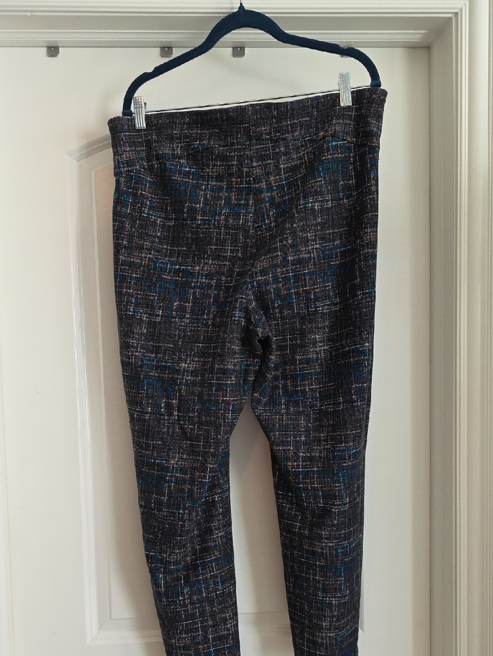 EUC Torrid 2R Gray Blue White Ponte Stretch Pixie Pants - Picture 5 of 8